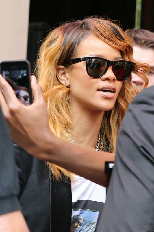 Rihanna-2Pac-photo-2